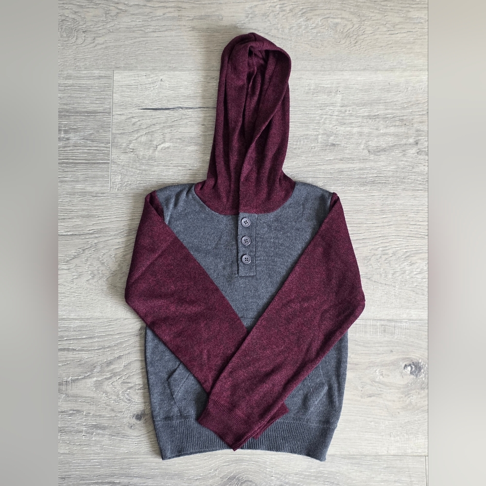 Kids Gray and Burgundy Sweater Size 2/3